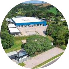 Foi inaugurada a nova fábrica, com maior capacidade de produção e equipamentos de alta tecnologia, que possibilitaram a distribuição dos produtos Bizinelli para outras regiões do Brasil.